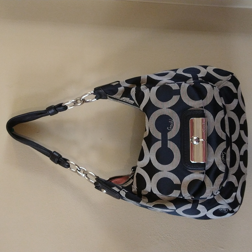 VGUC. Vintage Coach two-piece coordinating purse and wristlet.